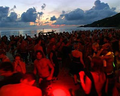 Dạ tiệc trăng tròn Da tiec trang tron