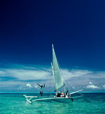 Thuyen buom o  Bora Bora