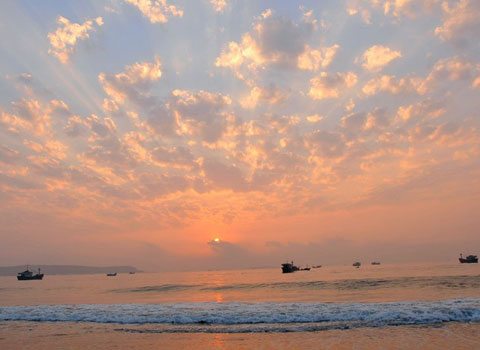 Bình mình trên bãi biển binh minh tren bai bien