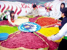 Mâm xôi ngũ sắc trung bay cho khach du lich