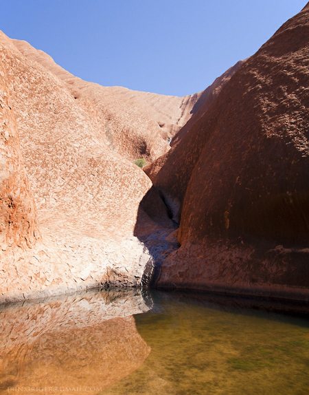 Hồ nước tại Uluru ho nuoc tai uluru