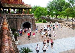 Phát triển nhiều sản phẩm du lịch tại Huế Phat trien nhieu san pham du lich tai Hue
