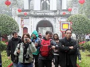 Du lịch Hà Nội thu hút du khách quốc tế dkhach du lich quoc te den ha noi ngay mot nhieu hon