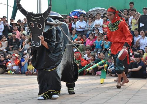 Thi cày trên sân gạch thi cay o le hoi ken re