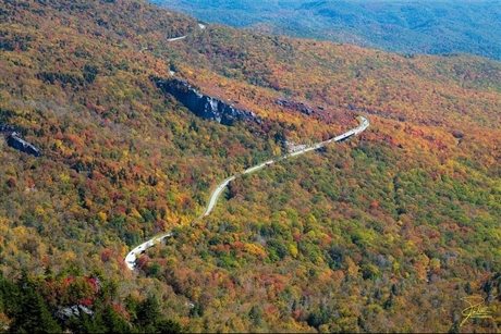 Cầu Linn cove viaduct nhìn từ xa cay cau linn cove viaduct nhin tu xa