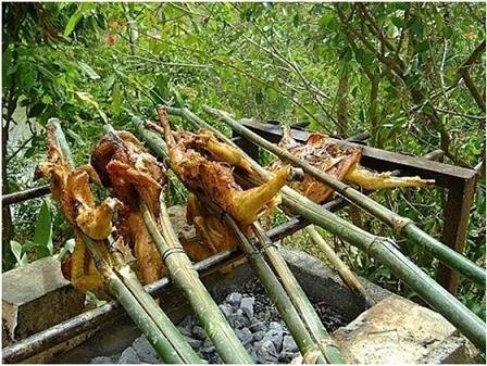 Gà nướng sa lửa du lich tay nguyen khong the bo qua mon com lam ga sa lua