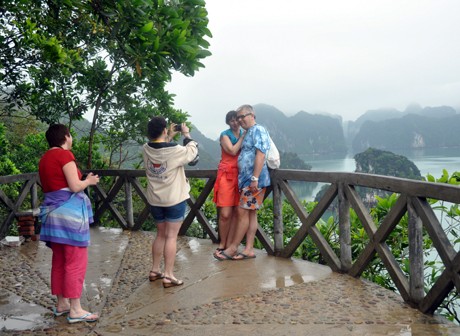 Ti Tốp vinh ha long diem den tuyet voi cho ky nghi le