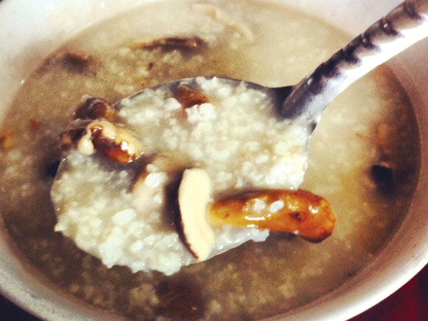 thuong thuc mon chao tram khi du lich den duc hue