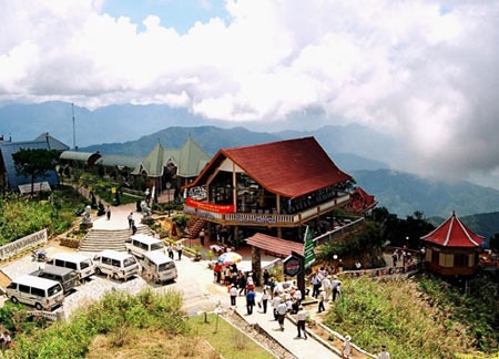 Toàn cảnh vùng rừng núi Bà Nà toan canh vung rung nui Ba Na