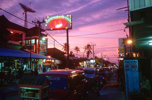 Phố về đêm ở Bali pho ve dem o Bali
