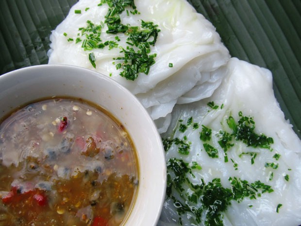 Bánh ướt chấm mắm sò Banh uot cham mam so