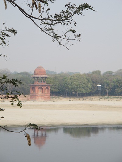 Quang cảnh bên sông Yamuna Quang canh ben song Yamuna