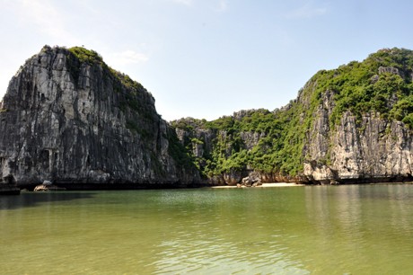 Thuy trieu len cao o bai tam