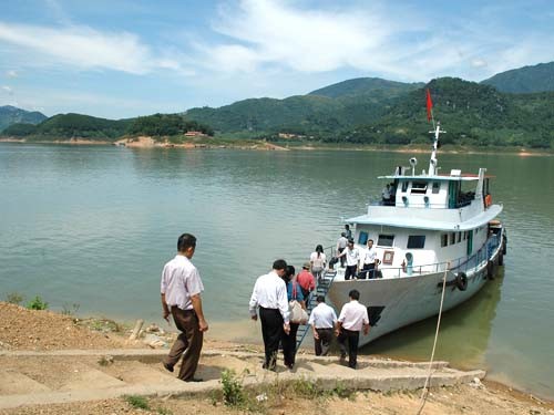 Du lịch lòng hồ thủy điện du lich long ho thuy dien