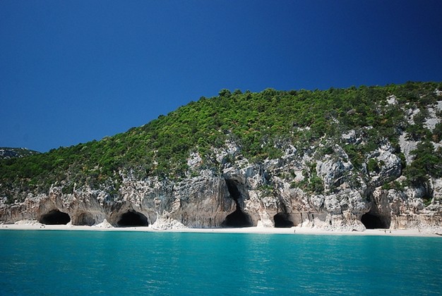 Bãi biển xinh đẹp Cala Luna Bai bien xinh dep Cala Luna