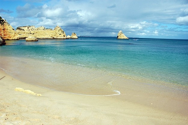 Cát vàng tuyệt đẹp Praia Dona Ana Cat vang tuyet dep Praia Dona Ana