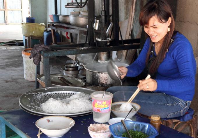 Chế biến bún tôm đầm Che bien bun tom dam