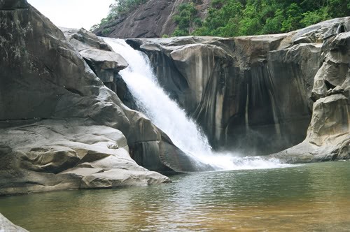 Dòng nước của suối Cái Dong nuoc cua suoi Cai