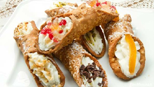 Mon trang mieng Cannoli
