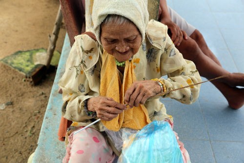 Các cụ trong trại dưỡng lão Cac cu trong trai duong lao