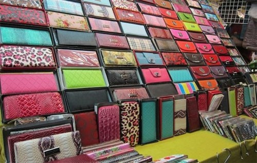 Hàng hóa được bán ở chợ Silom Hang hoa duoc ban o cho Silom