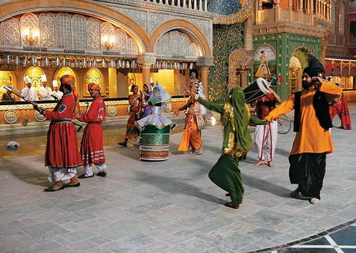 van hoa an do voi nhung man ca hat, nhay mua duoc the hien ro net trong khu quan the kingdom of dreams