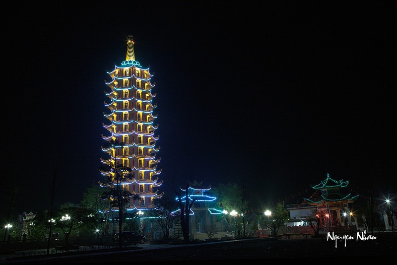 Bao thap Dai Bi ve dem