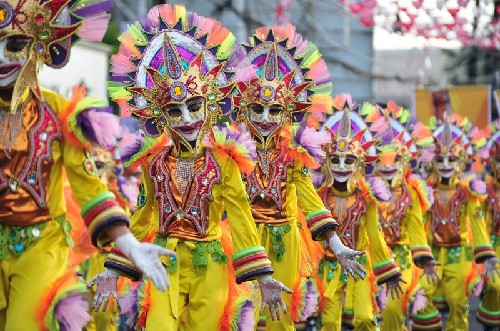 Lễ hội của những nụ cười Le hoi cua nhung nu cuoi