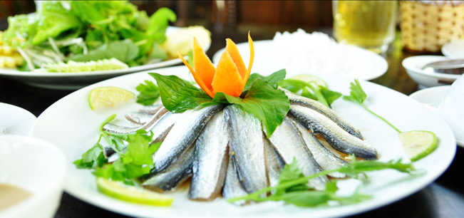 Thưởng thức gỏi cá trích ở Phú Quốc Thuong thuc goi ca trich o Phu Quoc