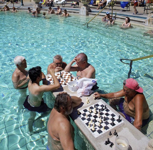 Bể nước nóng Szechenyi Be nuoc nong Szechenyi
