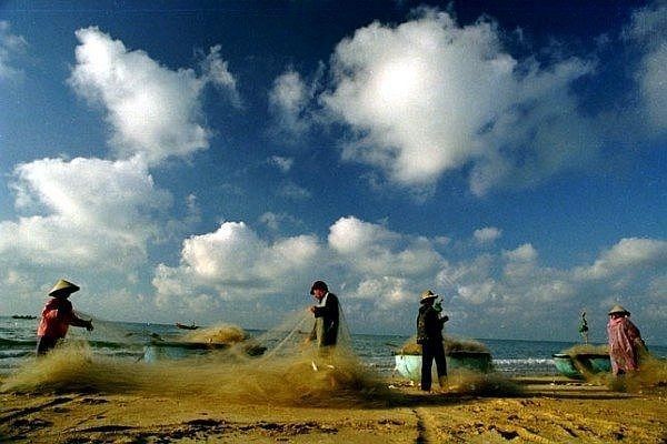 Đánh bắt cá ở biển Lagi Danh bat ca o bien Lagi