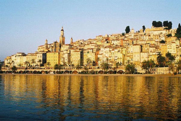 Du lich thi tran Menton
