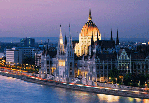 Lâu đài Buda trên bờ sông Danube Lau dai Buda tren bo song Danube