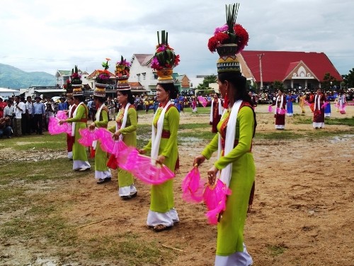 Múa trong lễ hội Kate Po Ina Nagar Mua trong le hoi Kate Po Ina Nagar
