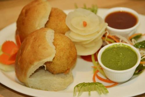 Banh kep nhan khoai tay Vada Pav