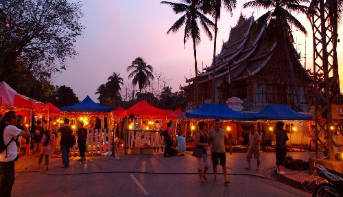 Không khí náo nhiệt chợ đêm Khong khi nao nhiet cho dem