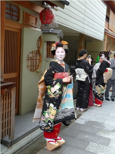 Maiko chuẩn bị nghi lễ Maiko chuan bi nghi le