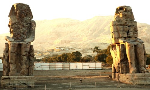 Tượng đá Memnon Tuong da Memnon