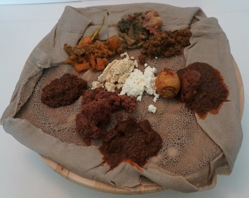 Bánh Injera độc đáo của người Ethiopia Banh Injera doc dao cua nguoi Ethiopia