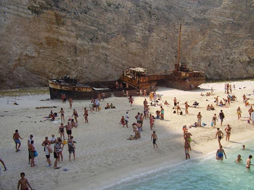 Navagio thu hút hàng ngàn khách du lịch Navagio thu hút hàng ngàn khách du lịch mỗi năm