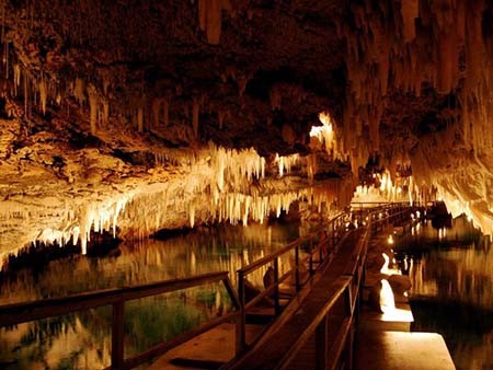 Động pha lê ở Bermuda Dong pha le o Bermuda