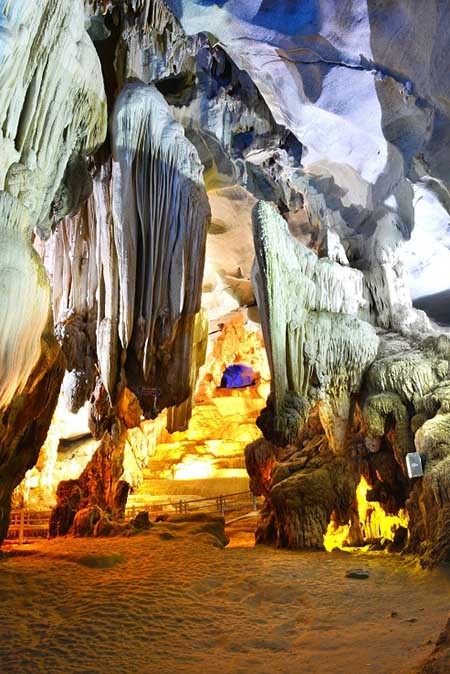 Hang cung đình của động Phong Nha Hang cung dinh cua dong Phong Nha