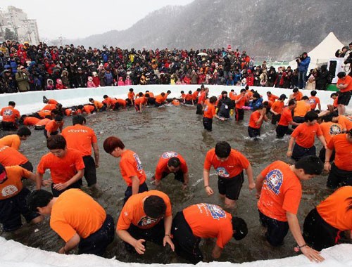 Lễ hội băng Hwacheon Sancheoneo Le hoi bang Hwacheon Sancheoneo