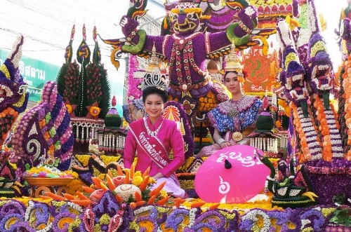 Du lịch Nam Phuong - Le hoi hoa ruc ro o Chiang Mai