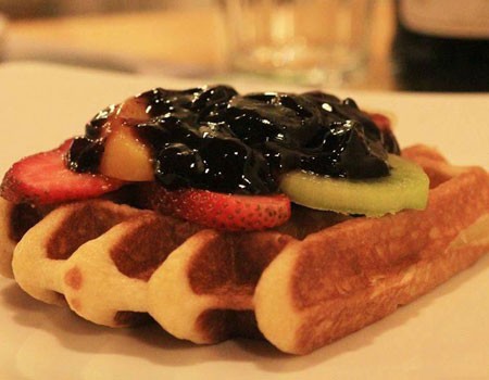 Mon banh trang mieng Waffle Liege - Du lịch Nam Phuong