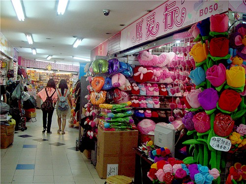 Nhieu mat hang ban trong cho