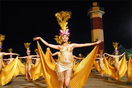 Le hoi duong pho o Ha Long