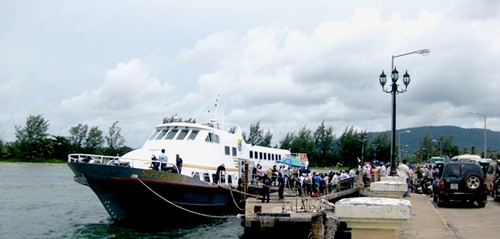 Tau ra dao Phu Quoc