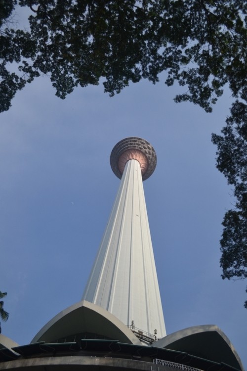 Thap truyen hinh KL tower