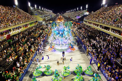 Le hoi Carnival hoanh trang